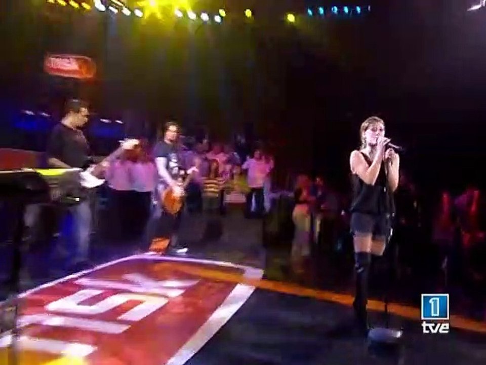 Hilary Duff - Beat Of My Heart (Live @ Musica Uno Spain) 2006 HQ