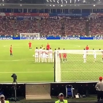 Punizione Cristiano Ronaldo, lo spettacolo in diretta: delirio in campo e sugli spalti