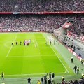 I giocatori dell'Ajax sotto la curva