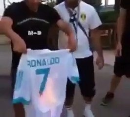 Cristiano Ronaldo alla Juve, l'accoglienza shock dei tifosi del Napoli