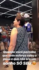 Le lacrime della madre di Jorginho nello store del Chelsea