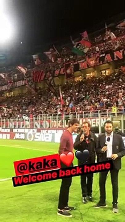 Kaka torna a San Siro, delirio dei tifosi del Milan