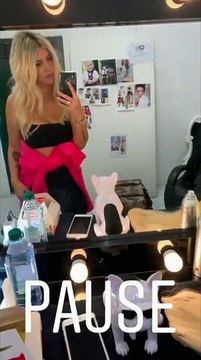 Wanda Nara sexy nel backstage del servizio fotografico