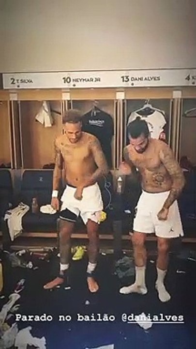 Neymar-Dani Alves, ballo scatenato nello spogliatoio