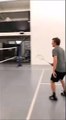 A casa Raikkonen si gioca a tennis: campo gigante dentro casa, Robin sfida papÃ  Kimi