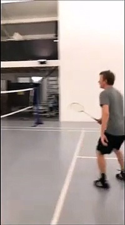 A casa Raikkonen si gioca a tennis: campo gigante dentro casa, Robin sfida papÃ  Kimi