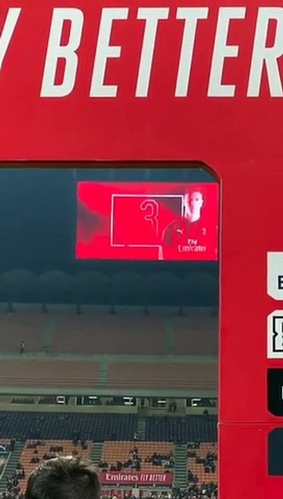 Milan-Napoli, l'ingresso in campo delle squadre