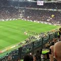 Juve-Milan, l'ingresso in campo delle squadre