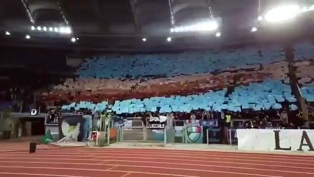 Roma-Lazio, la coreografia dei tifosi biancocelesti