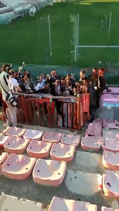 Giuseppe e Martina uniti dalla fede per la Reggina: matrimonio "amaranto" allo stadio Granillo