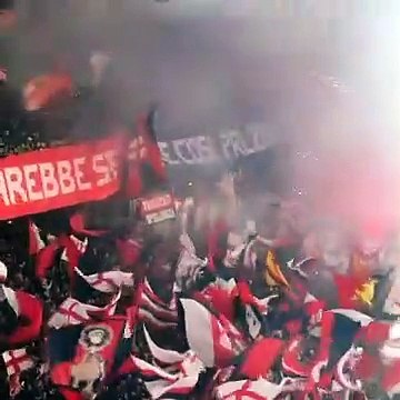 Coreografia Genoa-Sampdoria, lo spettacolo sugli spalti Ã¨ mozzafiato