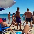 Rigore per la Juve: la scena in spiaggia diventa virale