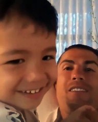 Cristiano Ronaldo insegna il siuuuuu al piccolo Mateo