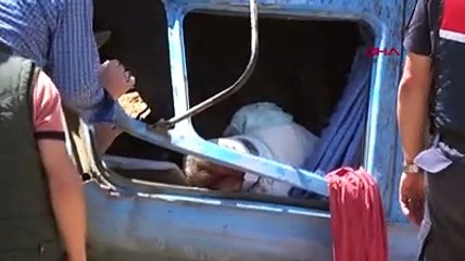 Kurbanlık yüklü kamyonda can pazarı: 3 yaralı