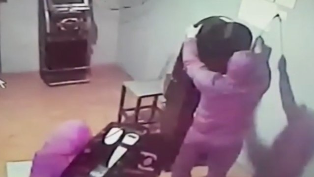 Belpasso (CT) - Rubano 4 slot machine e scappano: presi dopo inseguimento (29.70.20)