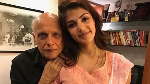 Sushant Singh Rajput केस में Mahesh Bhatt ने Rhea Chakraborty का दिया था साथ ? | FilmiBeat