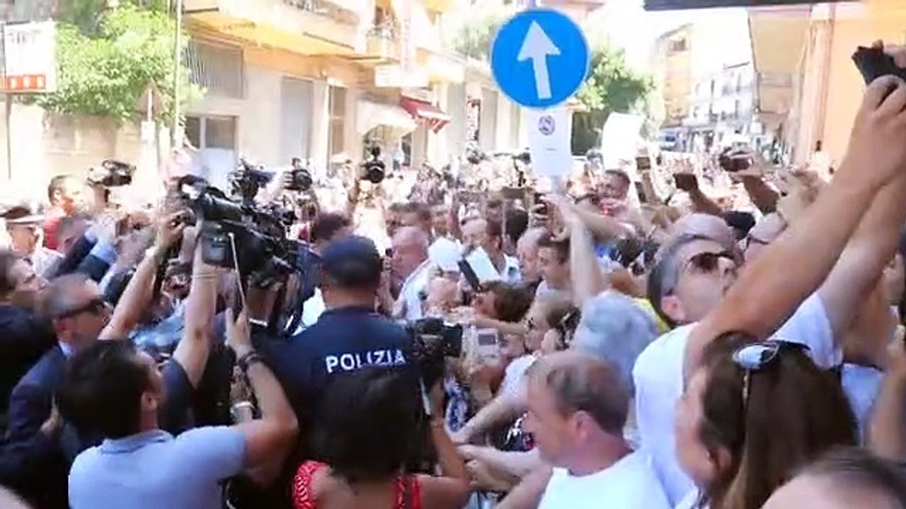 Il Ministro Matteo Salvini incontra i portuali di Gioia Tauro durante la sua visita a Palmi