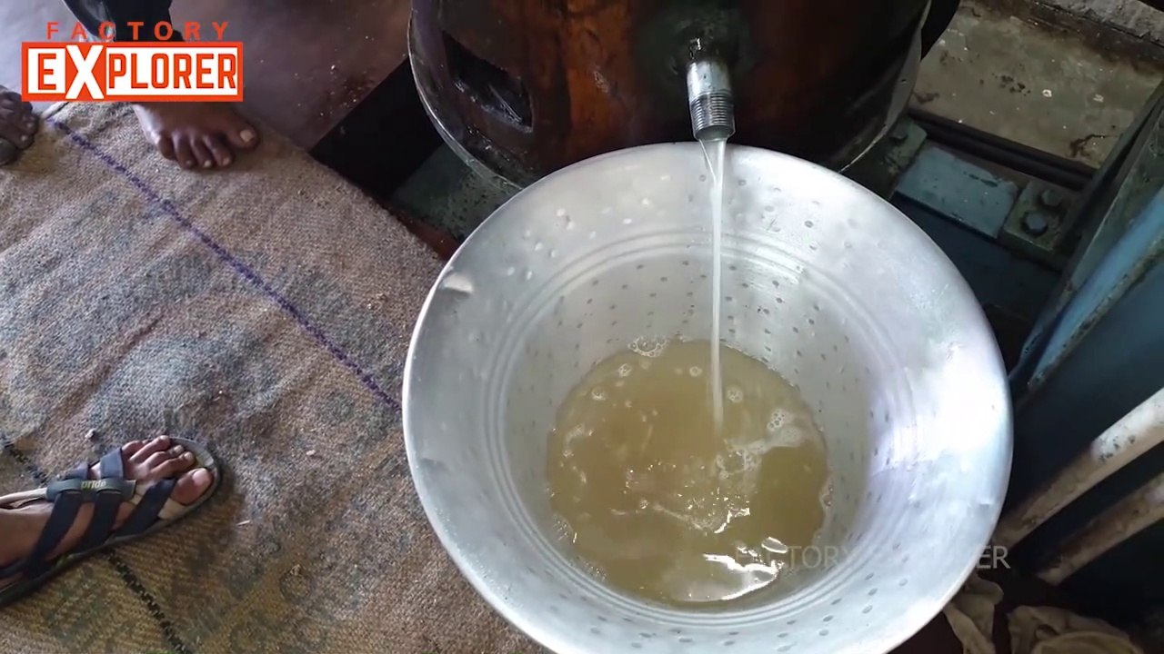 HOW Coconut OIL is made? Wood Pressed Oil | Chekku Ennai | Factory Explorer