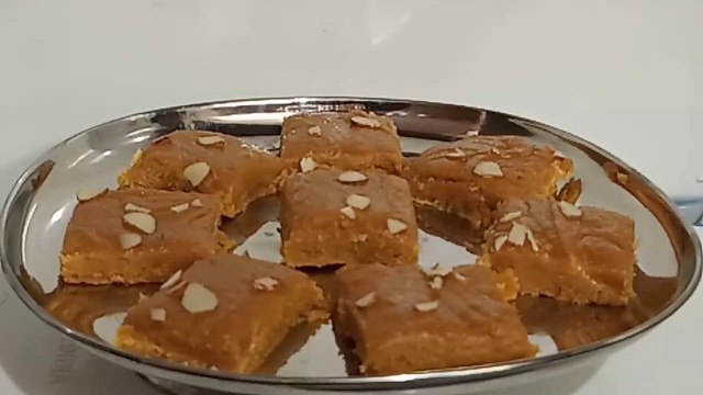 Besan barfi/Besan ki chakki
