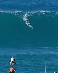 Caída viral de la surfista Keala Kennelly