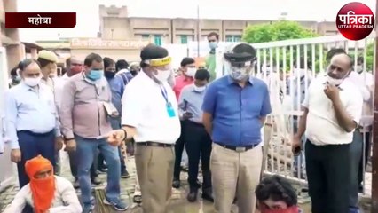 बारिश के पानी से तालाब बना अस्पताल