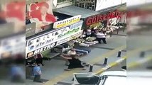 İzmir'de bir erkek, aracını dükkânının önüne çekmek isteyen kadına saldırdı!