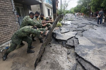 Download Video: Las imágenes de la tormenta Hanna: soldados limpian las calles de México