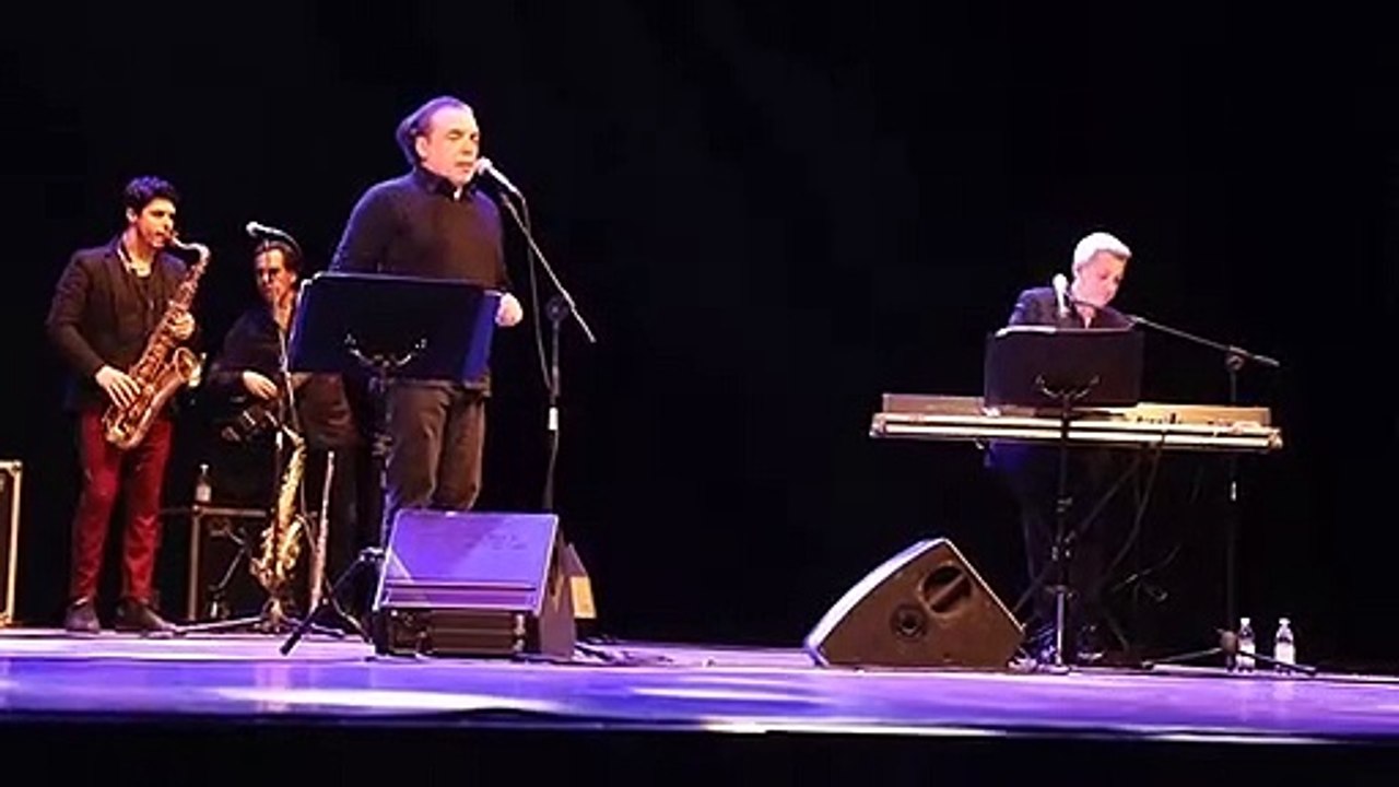 Reggio Calabria: lo spettacolo di Nino Frassica incanta il Teatro Cilea