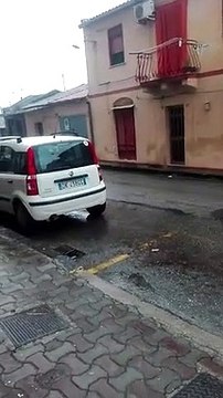 Messina, l'inciviltÃ degli automobilisti in via Vecchia Paradiso: ecco le immagini registrate dal consigliere Cannistraci