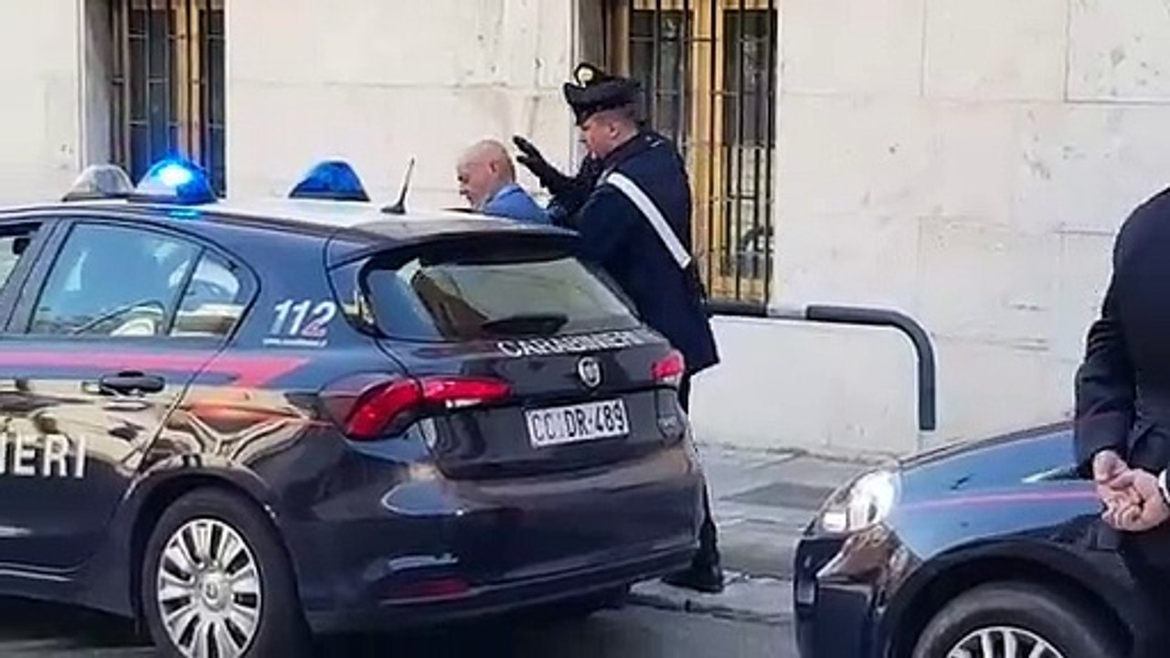 'Ndrangheta: arrestati 4 noti imprenditori reggini, le immagini dalla Caserma dei Carabinieri
