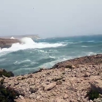 Maltempo, tempesta di levante a Lampedusa: le immagini da Cala Pisana