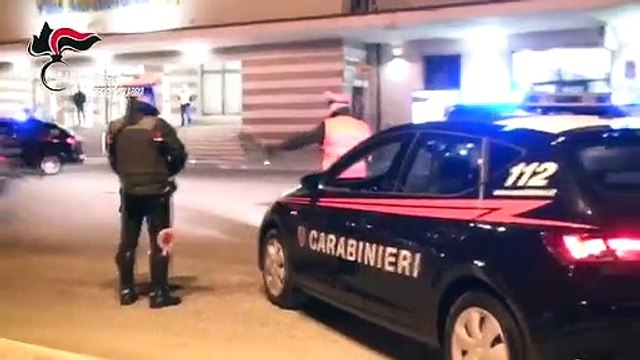 Reggio Calabria, svuotavano i conti correnti postali di anziani e invalidi: 29 arresti, le immagini