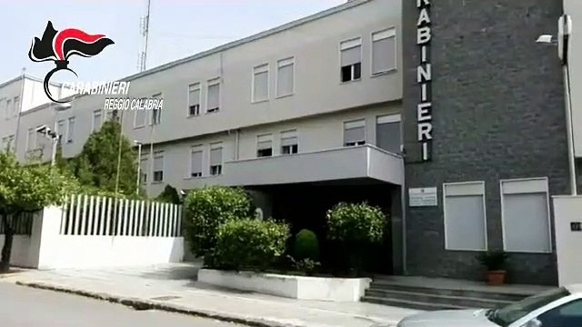 Reggio Calabria, arrestati padre e figlio per estorsione: le immagini dell'operazione dei Carabinieri
