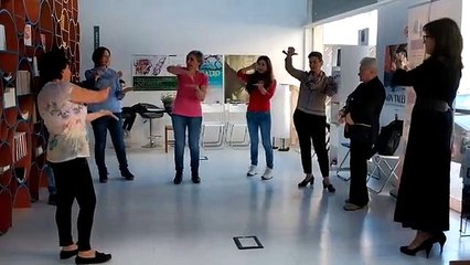 Tải video: In occasione della Giornata Mondiale della Risata per la Pace nel Mondo lo Yoga della Risata arriva a Reggio Calabria