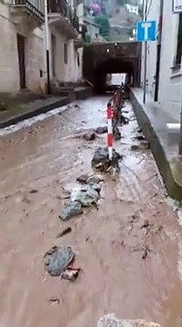 Maltempo Reggio Calabria, fiume d'acqua e fango a Scilla