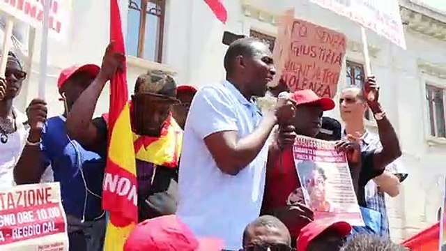 Reggio Calabria: manifestazione per Soumaila Sacko. Soumahoro: a Di Maio diciamo che il lavoro si paga