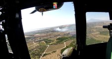 Le immagini della Marina Militare che interviene nelle operazioni anti incendio a Roccadia nel comune di Carlentini (SR)