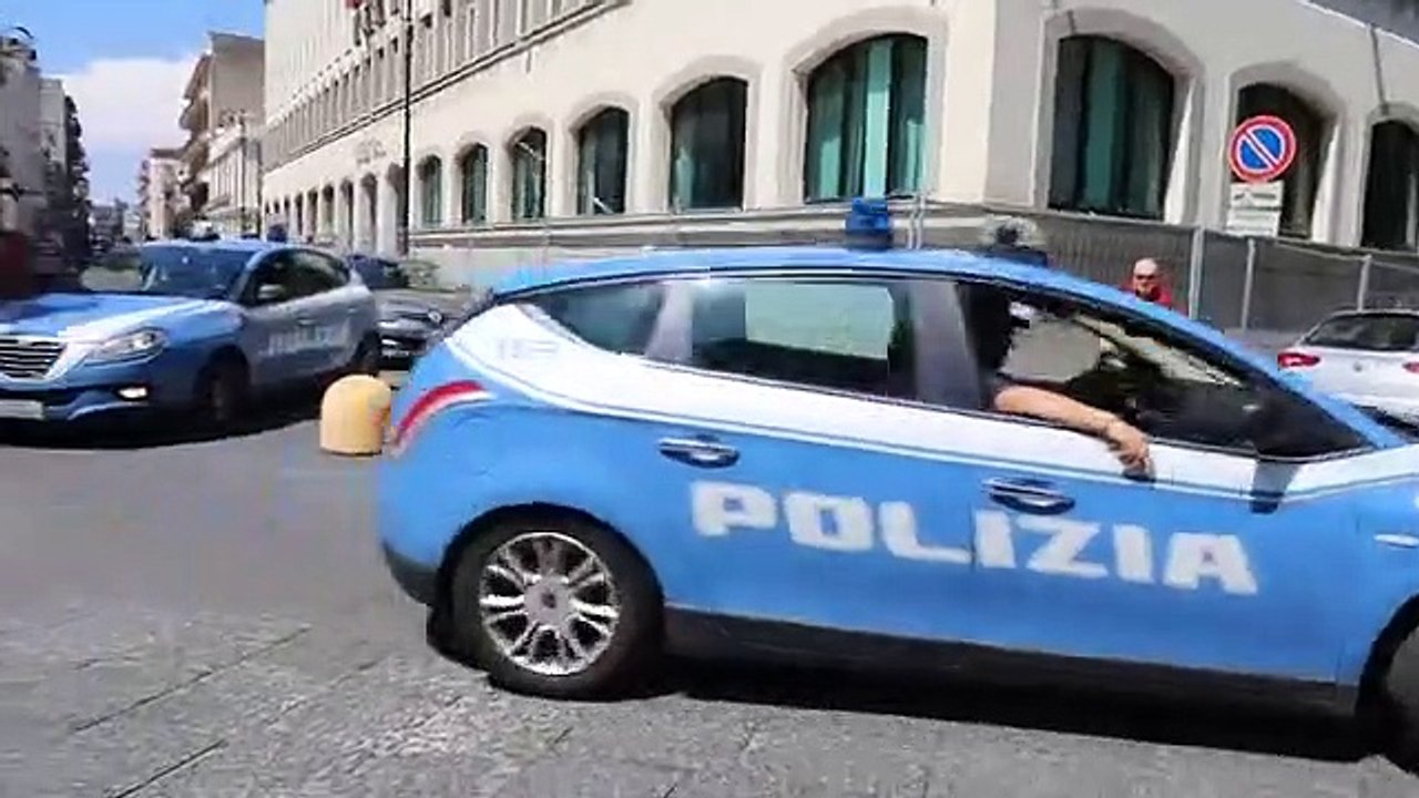 Reggio Calabria, operazione "Happy dog": le immagini degli arrestati che lasciano la Questura