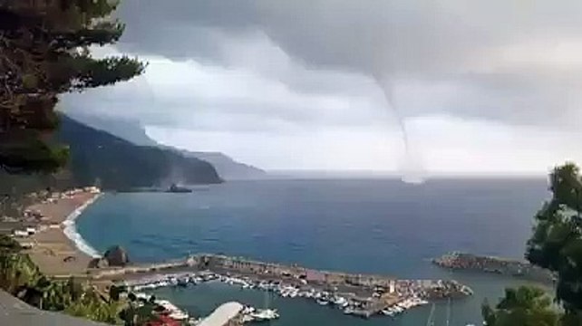 Palmi, il video panoramico dei due tornado che hanno colpito il litorale della Costa Viola