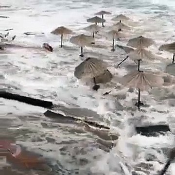 Maltempo, le mareggiate provocate dall'Uragano a Lido di Noto