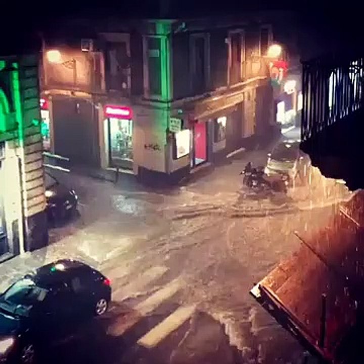 Maltempo, pioggia torrenziale a Catania: strade trasformate in fiumi in piena!