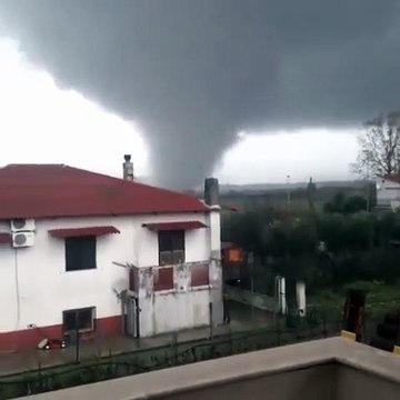 Il tornado che ha colpito Crotone