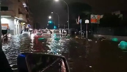 Download Video: Maltempo a Roma, oltre 70mm di pioggia in meno di un'ora: allagamenti diffusi e pesanti