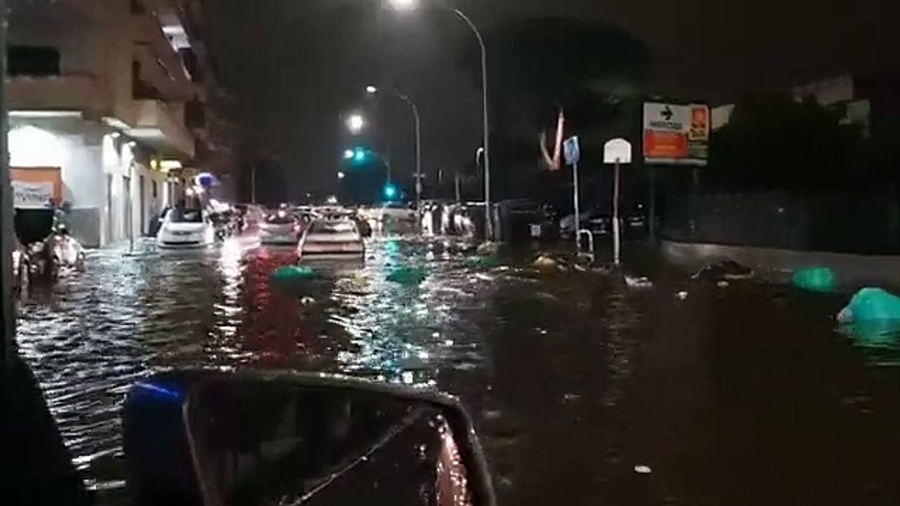 Maltempo a Roma, oltre 70mm di pioggia in meno di un'ora: allagamenti diffusi e pesanti