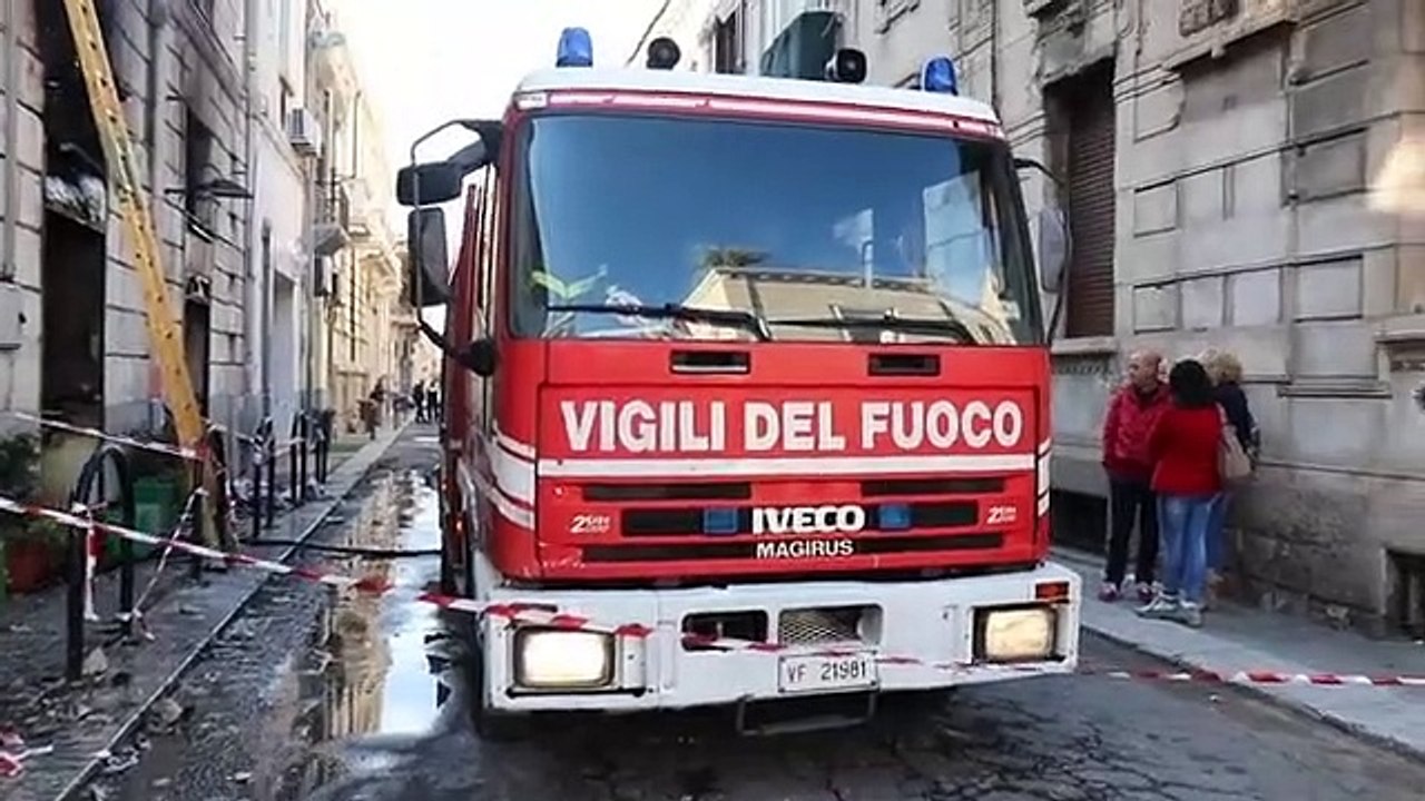 Reggio Calabria, l'incendio che ha distrutto "Zero Glutine Life" nella notte