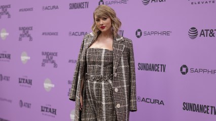 How Taylor Swift Went from Country Sweetheart to Icon