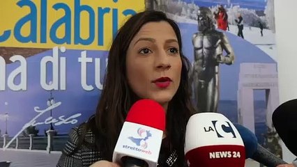 Spazzatura: il cittadino paga, i lavoratori AVR non vengono pagati, la CittÃ  affoga, intervista a Mary Caracciolo