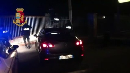 Tải video: Reggio Calabria, duro colpo a una nota cosca della â€˜Ndrangheta: le immagini