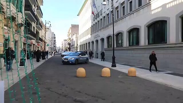 Reggio Calabria, operazione â€œQuieto Vivereâ€: le immagini degli 8 arrestati che lasciano la Questura