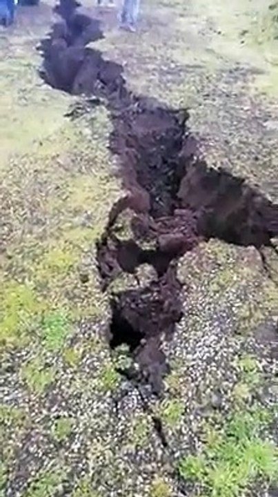 Terremoto Etna, la faglia di Pennisi continua ad allargarsi in superficie: le immagini